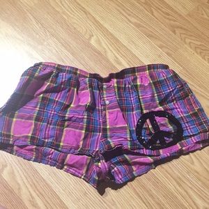 A women’s medium sleep shorts